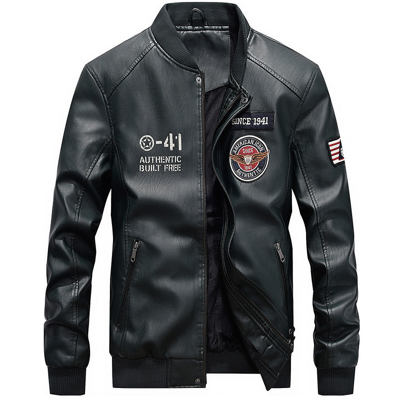 Herr Skinnjacka – Strukturerad Passform – Broderade Patches – Baseballkrage – Dragkedja
