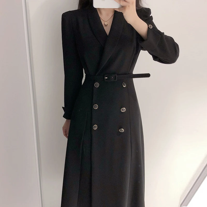 Damtrenchcoat – skräddarsydd passform – dubbelknäppt – bälte – lång elegant stil