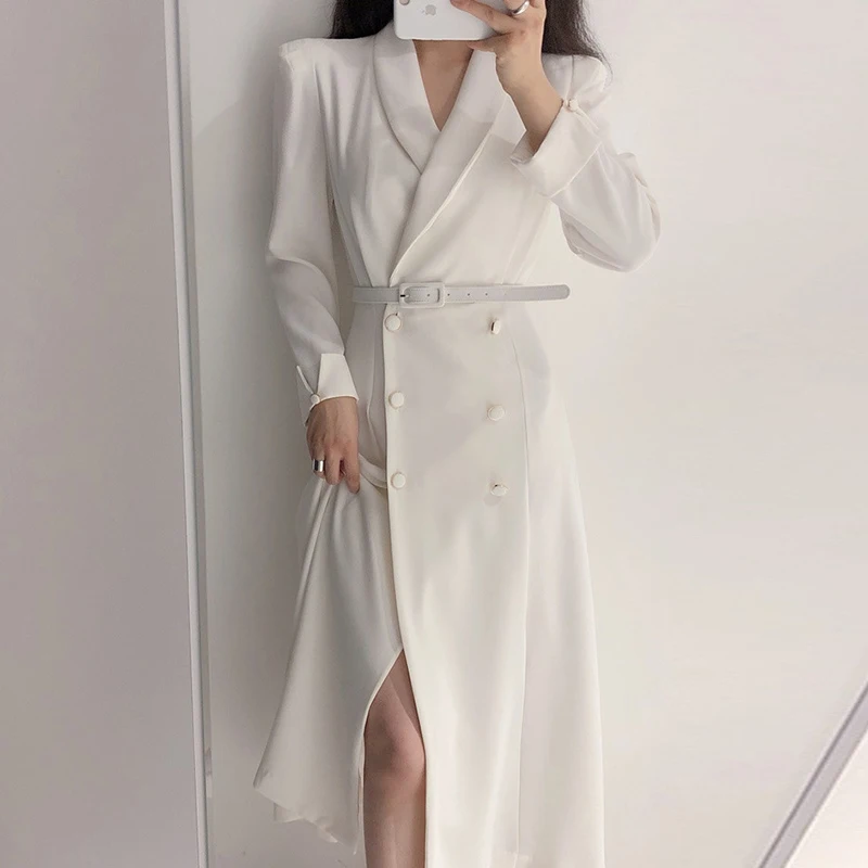 Damtrenchcoat – skräddarsydd passform – dubbelknäppt – bälte – lång elegant stil