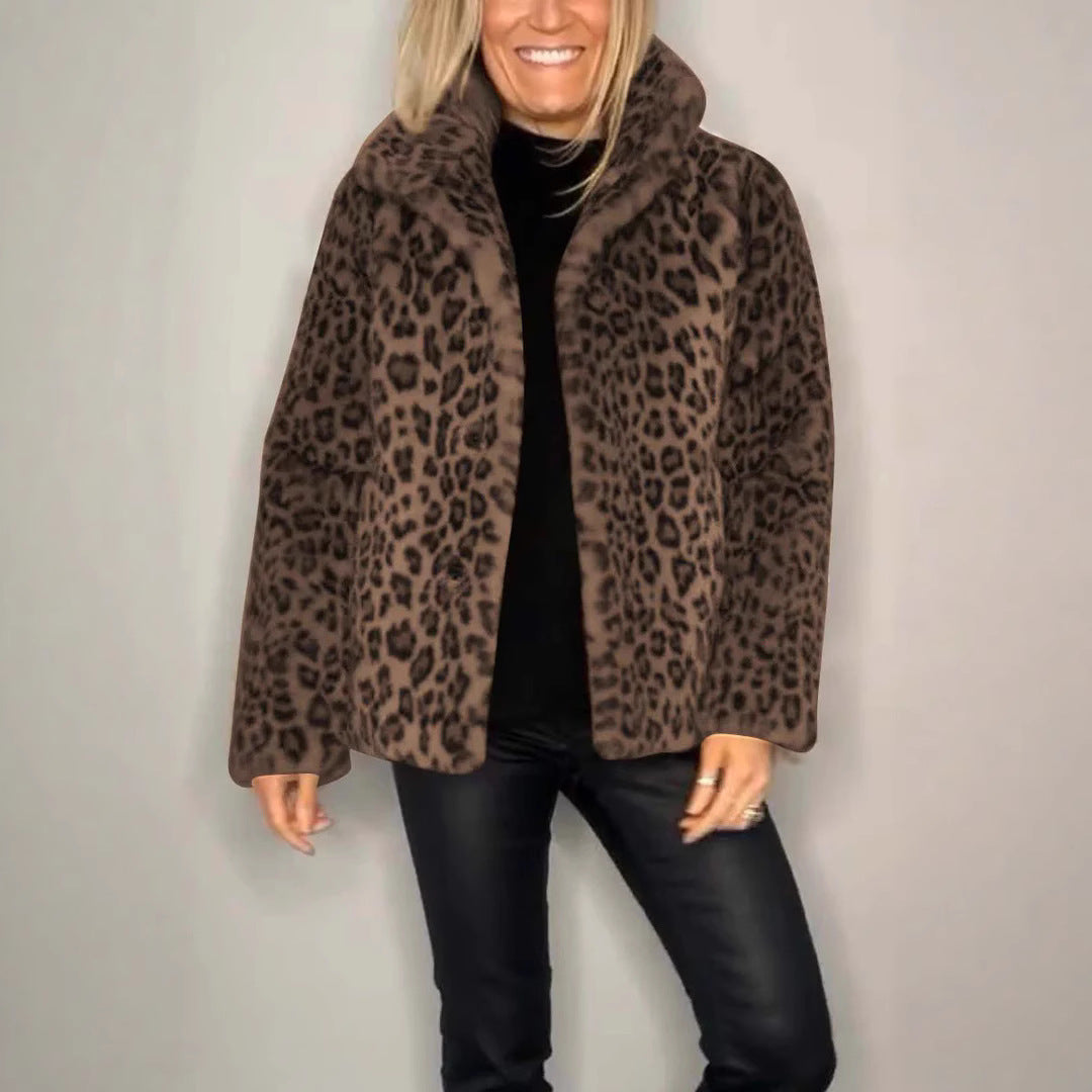 Damekåpe – Fuskepels – Oversized passform – Notch-krage – Leopardmønster – Casual stil