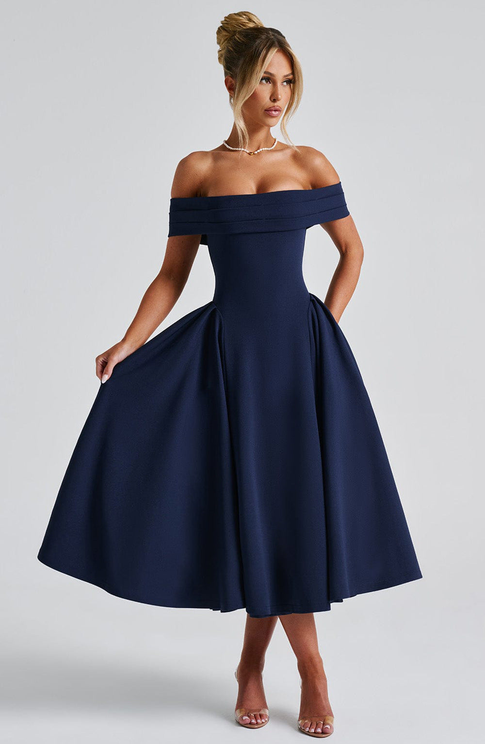 Kjole til dame – Off-Shoulder – A-linje passform – Midi lengde – Formell eleganse