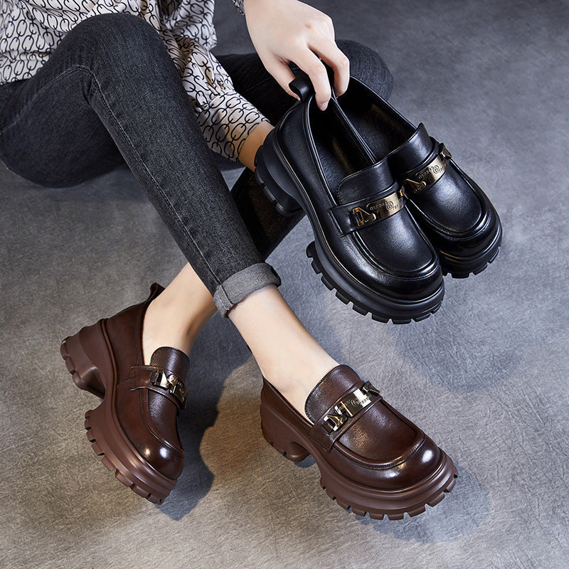 Damskor Loafers – Äkta Skinn – Chunky Platåsula – Metallisk Detalj – Komfort Fit