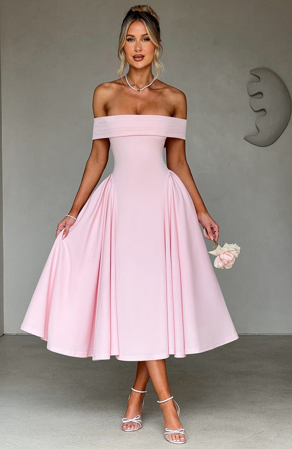Kjole til dame – Off-Shoulder – A-linje passform – Midi lengde – Formell eleganse