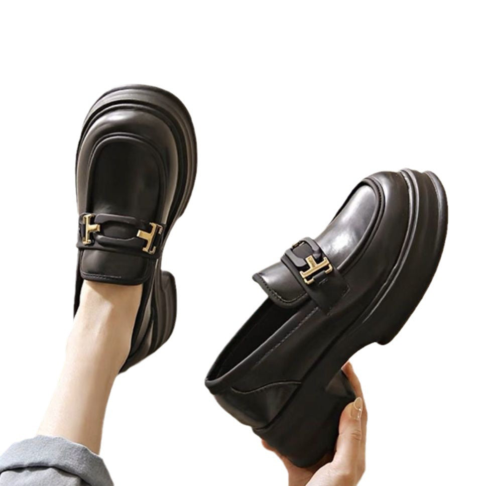 Damskor loafers – chunky sula – slip-on passform – metallrem – slät finish