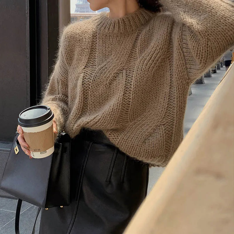 Damegenser – Ull – Oversized passform – Kabelstrikk – Lange ermer – Crewneck