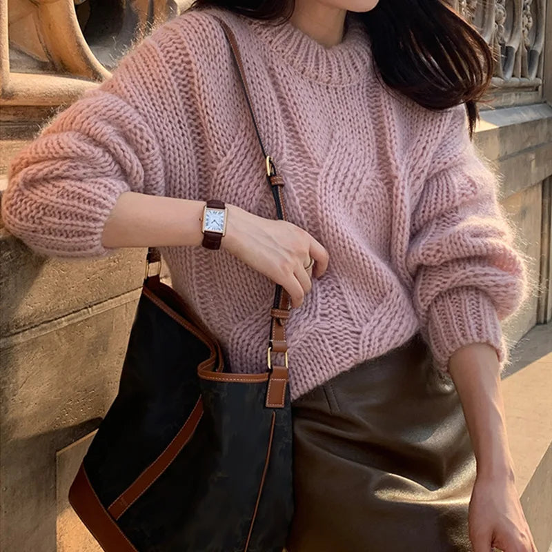 Damegenser – Ull – Oversized passform – Kabelstrikk – Lange ermer – Crewneck