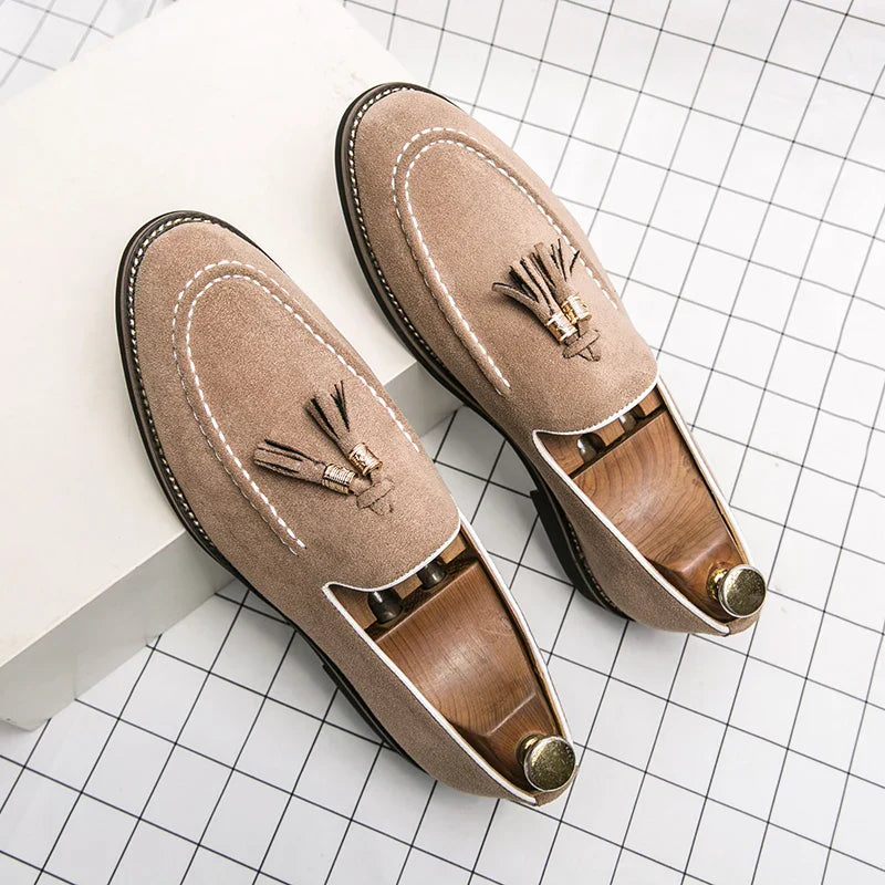 Herresmokasiner – Semsket Skinn – Klassisk Passform – Duskedetalj – Slip-on