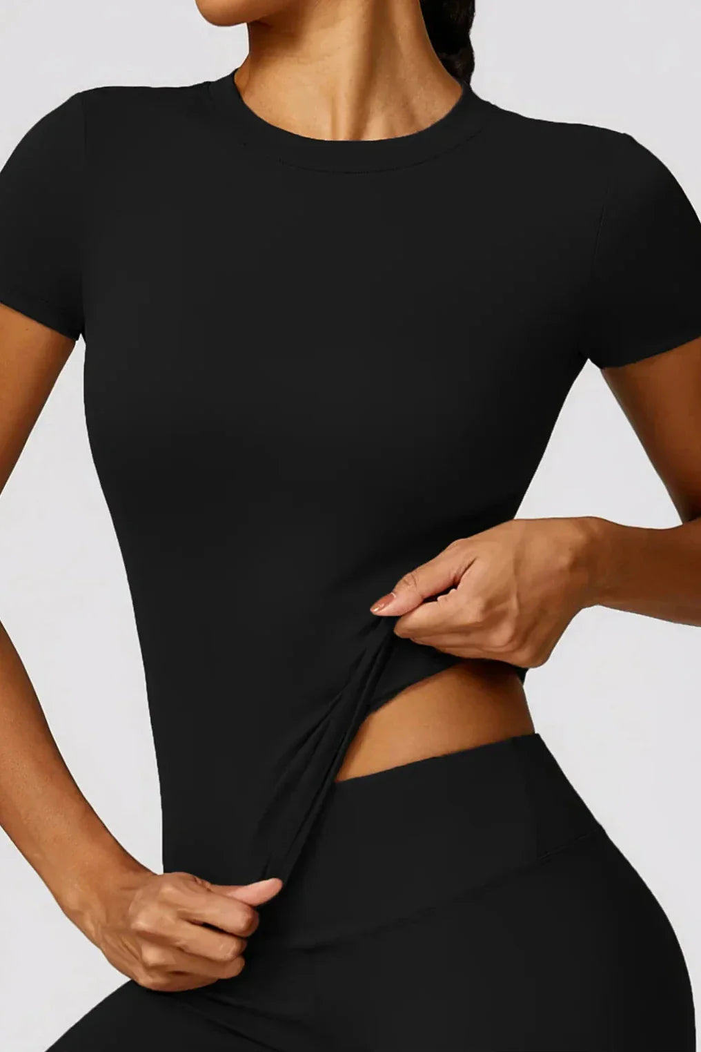 Dam Träningsset – Figurnära T-shirt och Högmidjade Leggings – Andningsbar och Elastisk