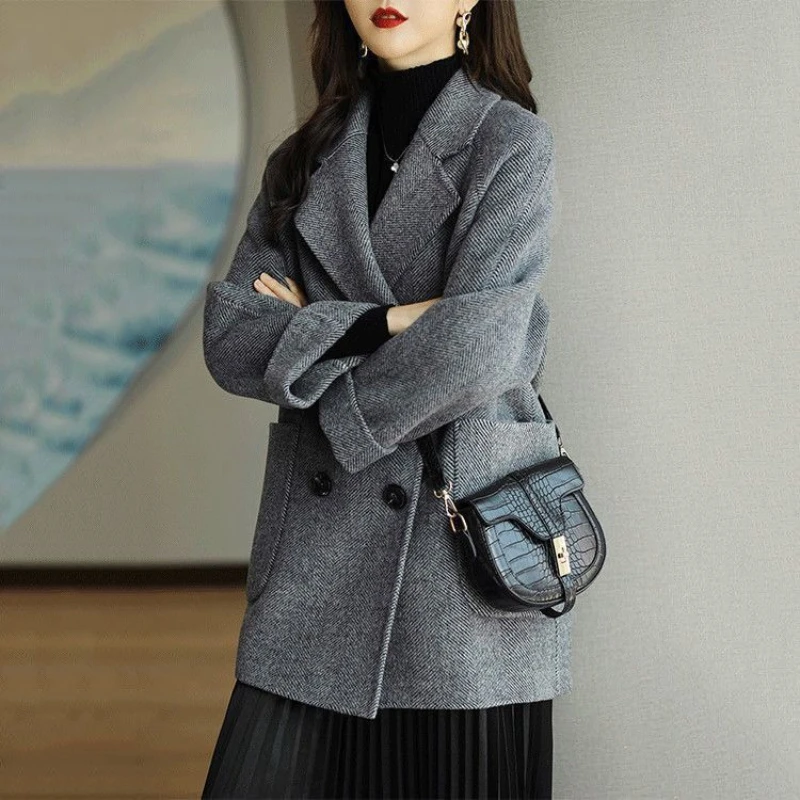 Dam Trenchcoat – Smal Passform – Ull – Dubbelspridd – Skräddarsydda Reverser