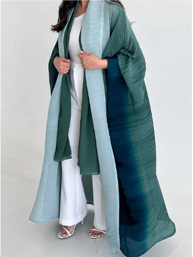Damtrenchcoat – Oversized passform – Plisserad textur – Sjalkrage – Fladdermusärmar