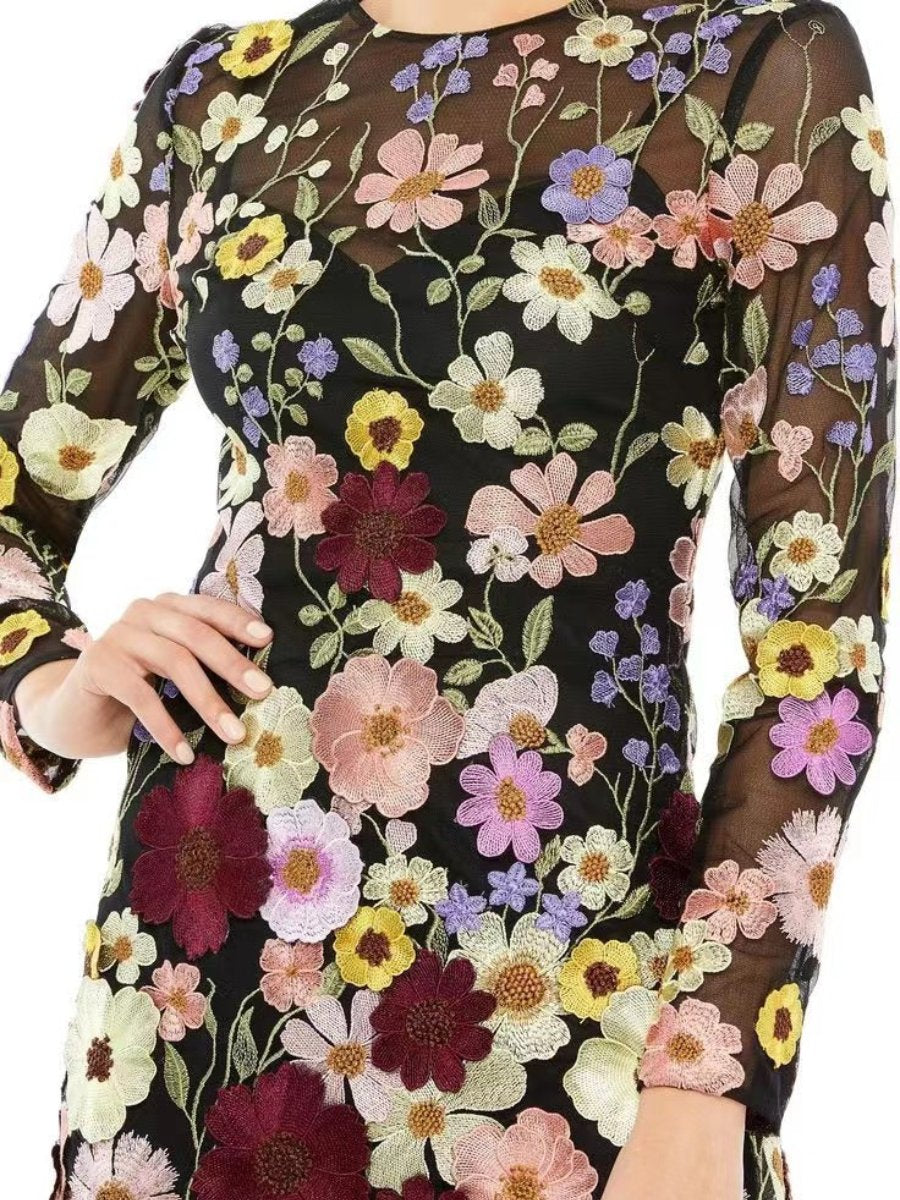 Klänning för Dam - Elegant Broderad Design - Långärmad med Hög Krage - Lätt och Delikat