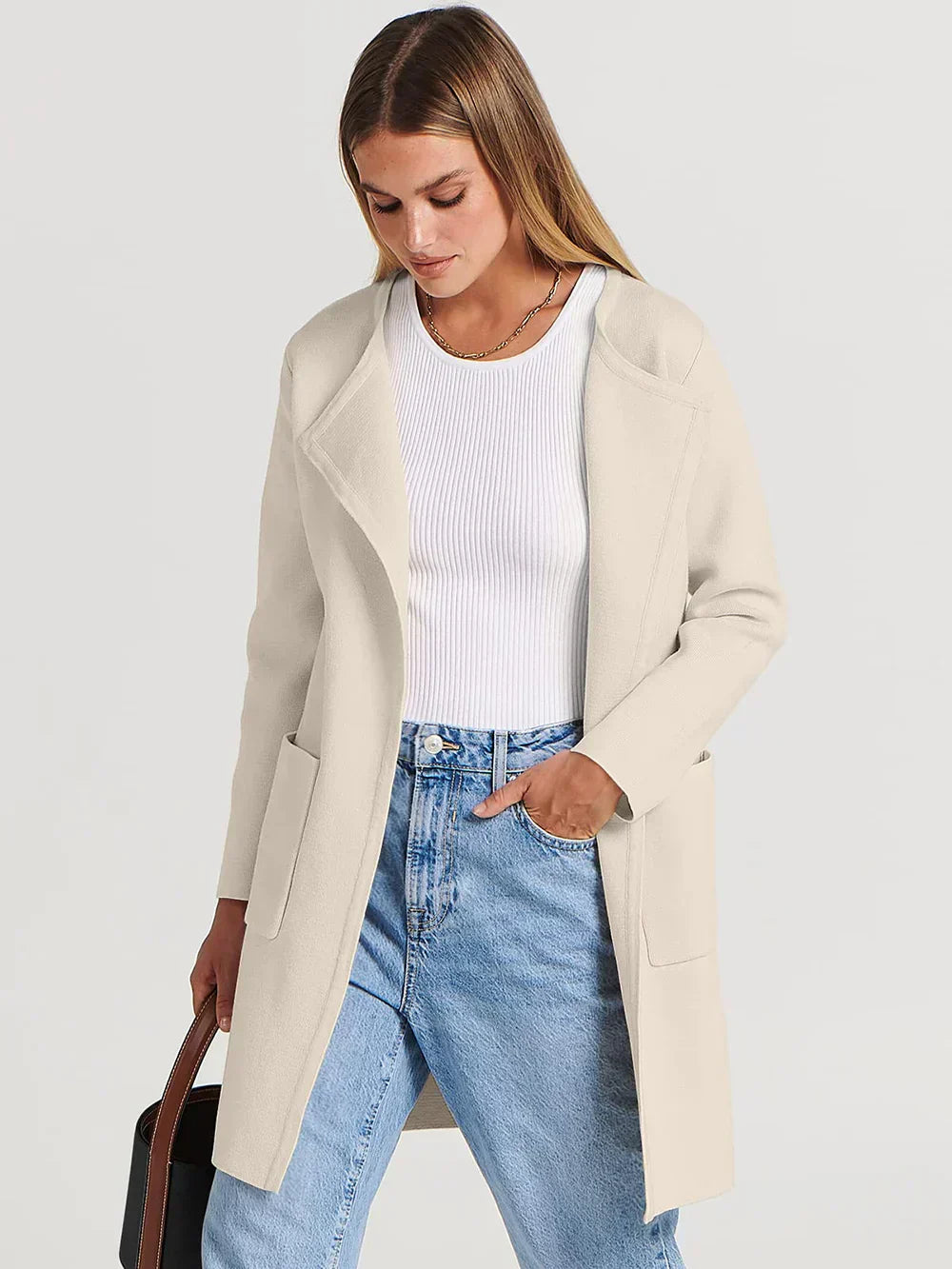 Damekåpe – Avslappet passform – Knelengde – Bred krage – Minimalistisk stil