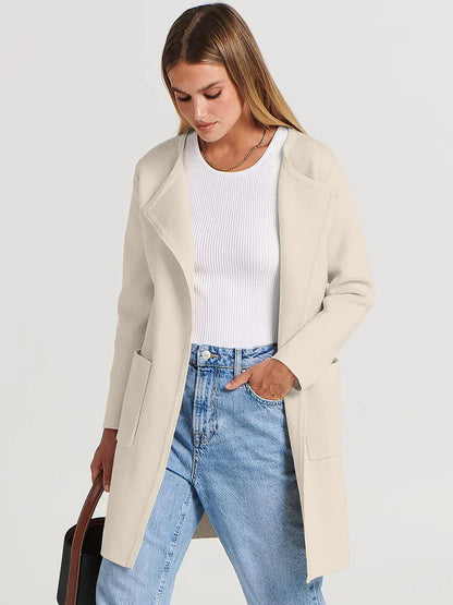 Damekåpe – Avslappet passform – Knelengde – Bred krage – Minimalistisk stil