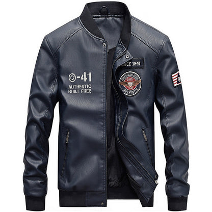 Herr Skinnjacka – Strukturerad Passform – Broderade Patches – Baseballkrage – Dragkedja
