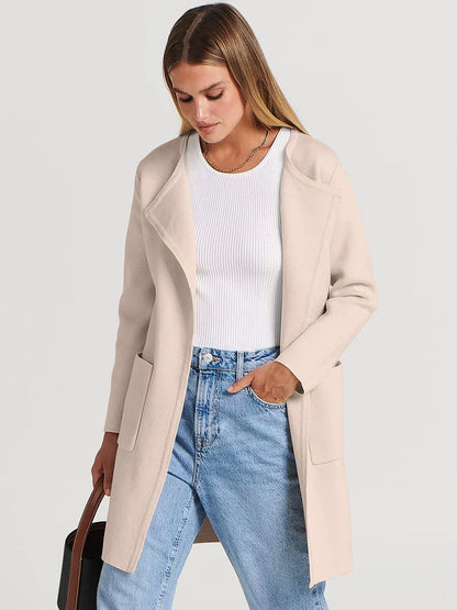 Damekåpe – Avslappet passform – Knelengde – Bred krage – Minimalistisk stil