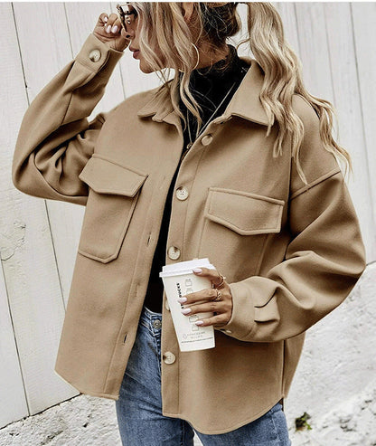 Damjacka – Oversized Passform – Stora Bröstfickor – Mjuk Textur