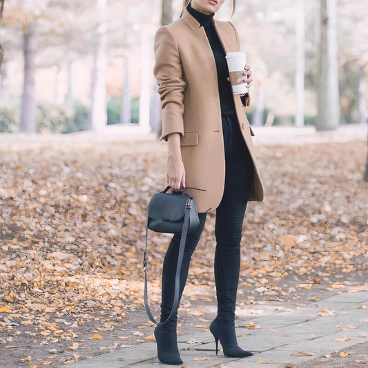 Damtrenchcoat – skräddarsydd passform – lyxigt tyg – full längd – formell stil