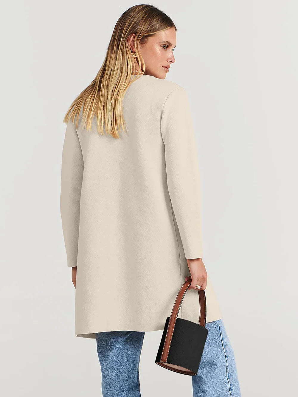 Damekåpe – Avslappet passform – Knelengde – Bred krage – Minimalistisk stil