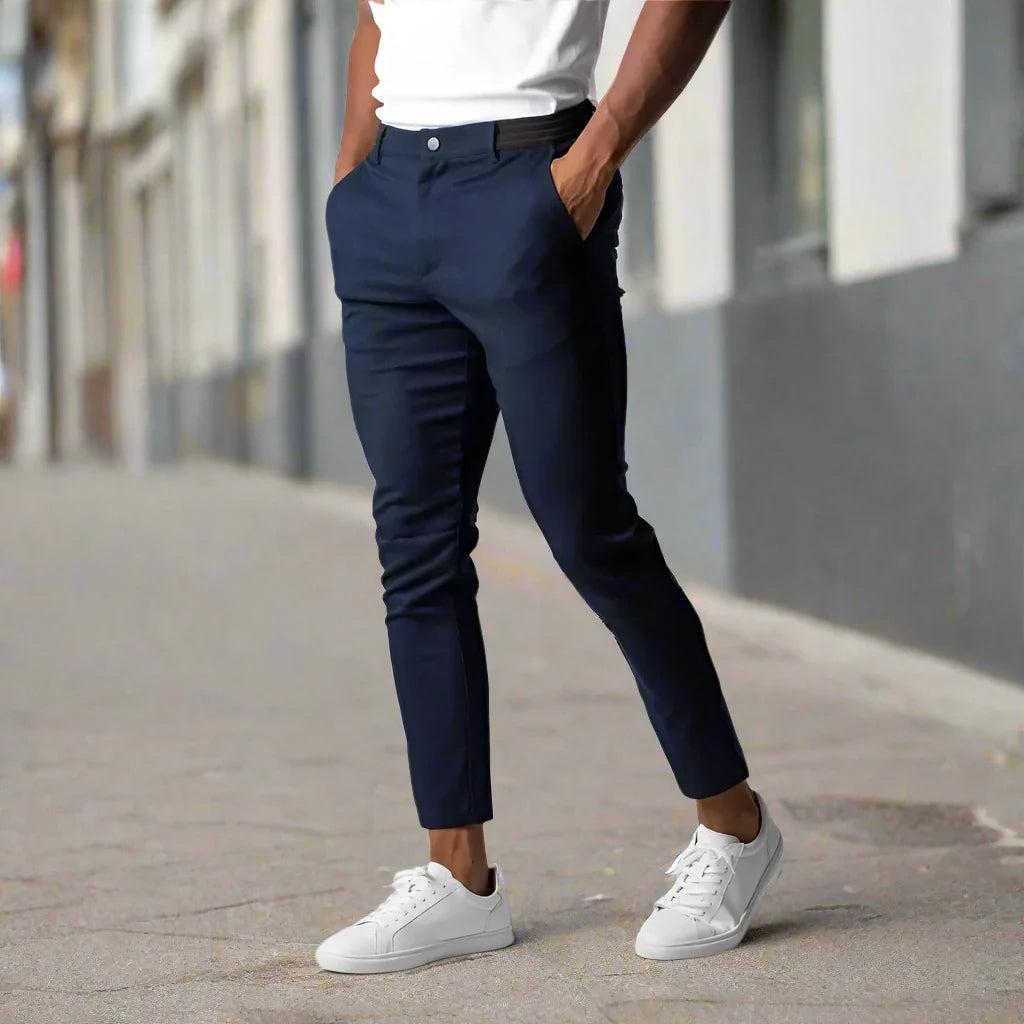 Premium stretchy chinos med skreddersydd, tapered design for menn