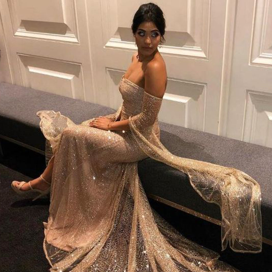 Dam Galaklänning – Elegant Lång Klänning – Djup Ringning – Off-Shoulder – Hög Slitsad Kjol