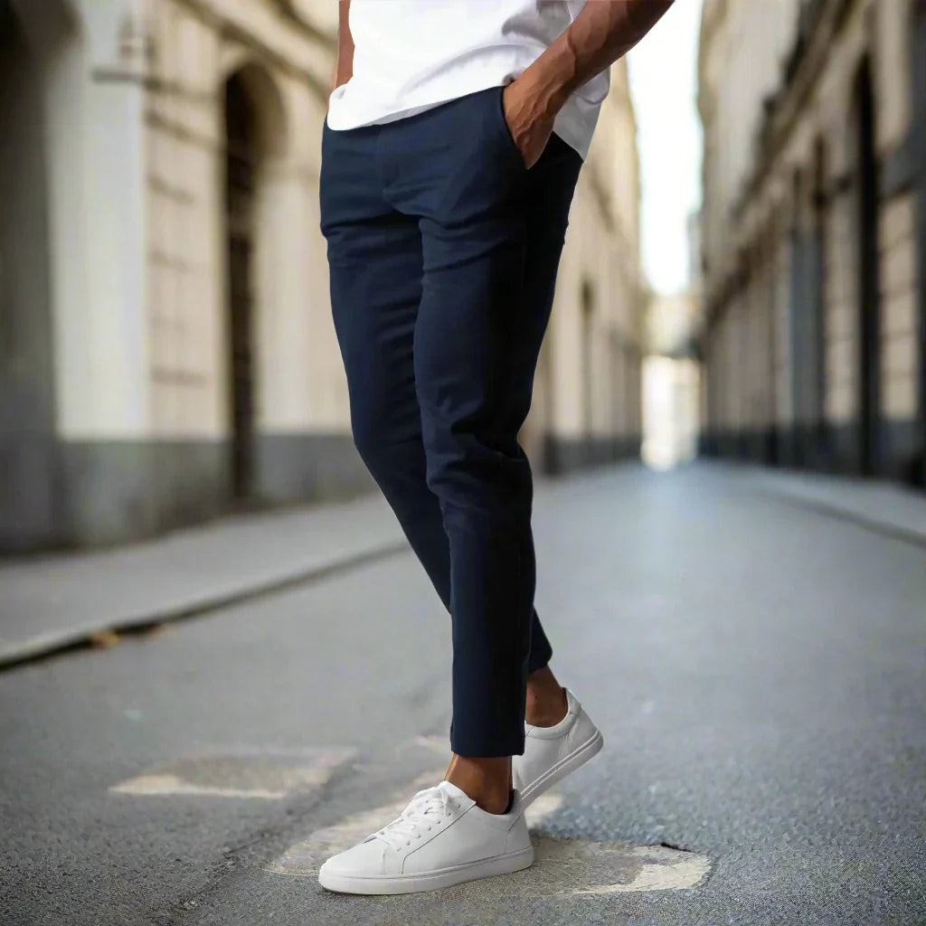 Premium stretchy chinos med skreddersydd, tapered design for menn