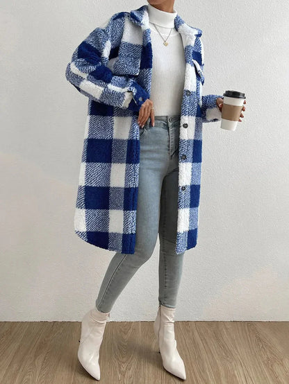 Damkappa – Oversized passform – Rutigt mönster – Mjuk teddytextur – Mellanlång