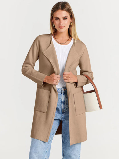 Damekåpe – Avslappet passform – Knelengde – Bred krage – Minimalistisk stil
