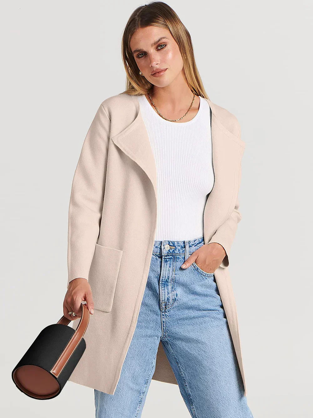 Damekåpe – Avslappet passform – Knelengde – Bred krage – Minimalistisk stil