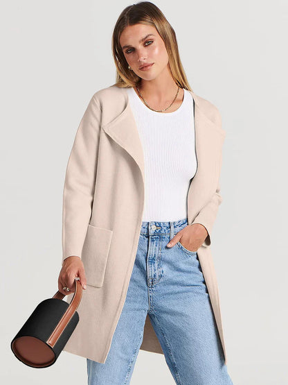 Damekåpe – Avslappet passform – Knelengde – Bred krage – Minimalistisk stil