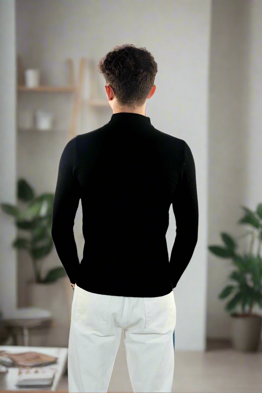 Allsidig Kremfarget Turtleneck Genser for Den Moderne Mann for Menn