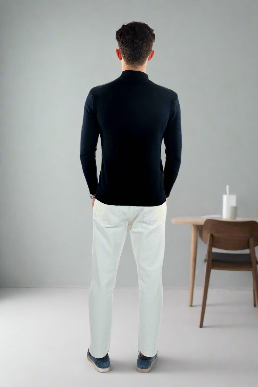 Allsidig Kremfarget Turtleneck Genser for Den Moderne Mann for Menn