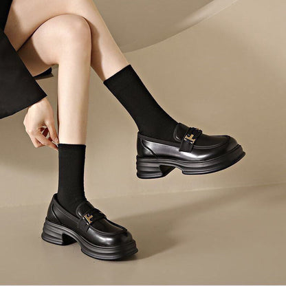 Damskor loafers – chunky sula – slip-on passform – metallrem – slät finish