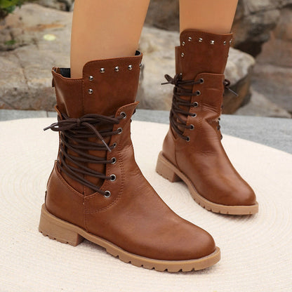 Damboots i mellanhög modell – Snörning – Chunky klack – Strukturerad passform – Greppsula