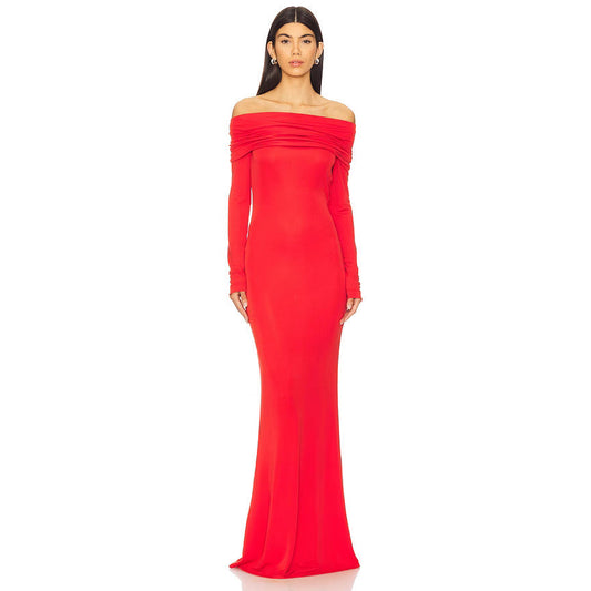 Kjole til dame – Slim fit – Off shoulder – Drapert utringning – Full lengde – Satengfinish