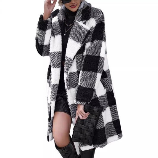 Dam Jacka Kappa – Oversized Passform – Mjuk Sherpa – Rutmönster – Kavajslag