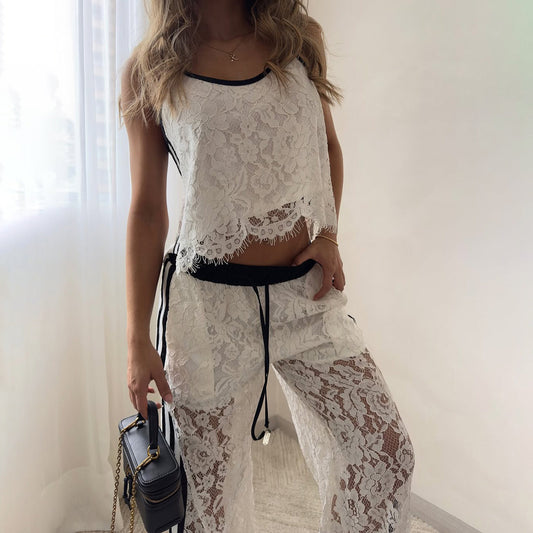 Dam crop top – Spets – Lös passform – Skulpterad kant – Andningsbart design
