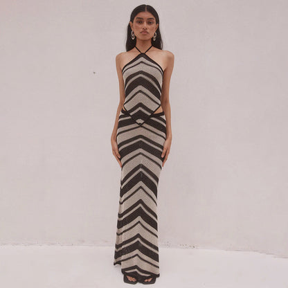 Klänning dam – Stickat material – Bodycon passform – Halterneck – Geometrisk midi