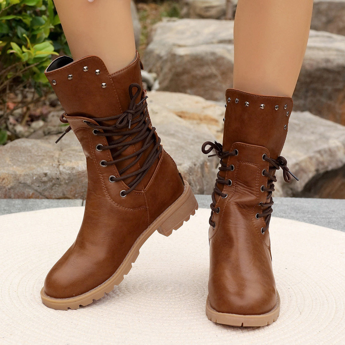 Damboots i mellanhög modell – Snörning – Chunky klack – Strukturerad passform – Greppsula