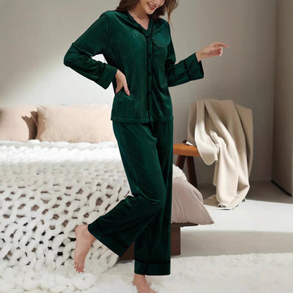 Dambyxa Pyjamas Set – Mjukt Velourtyg – V-ringad Skjorttopp – Vida Byxor med Resår