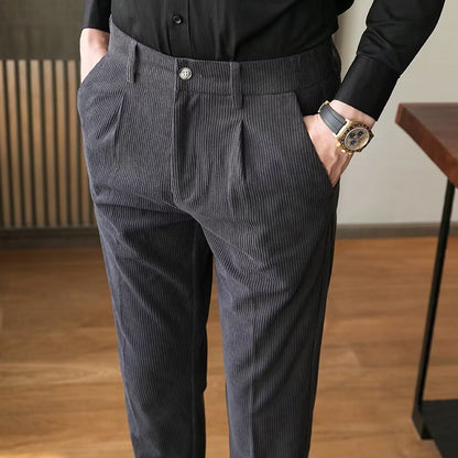 Herrebukse – Smal Passform – Cordfløyel – Pressfold – Full Lengde – Smart Casual