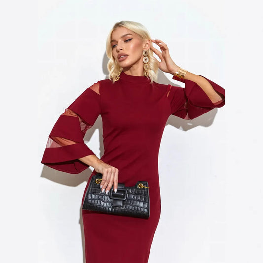 Kjole til dame – Smal passform – Knelang – Trompetermer – Splitt – Elegant snitt