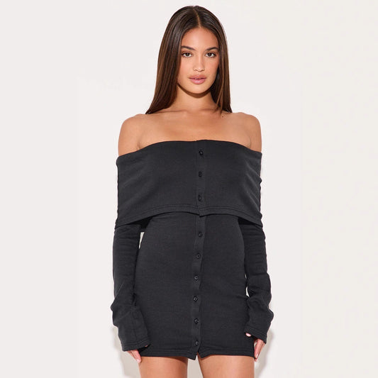 Kjole til dame – Smal passform – Ribbestrikket – Off-shoulder – Minilengde – Lange ermer