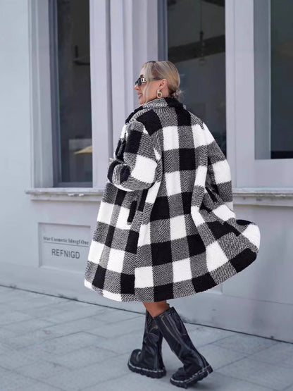 Dam Jacka Kappa – Oversized Passform – Mjuk Sherpa – Rutmönster – Kavajslag