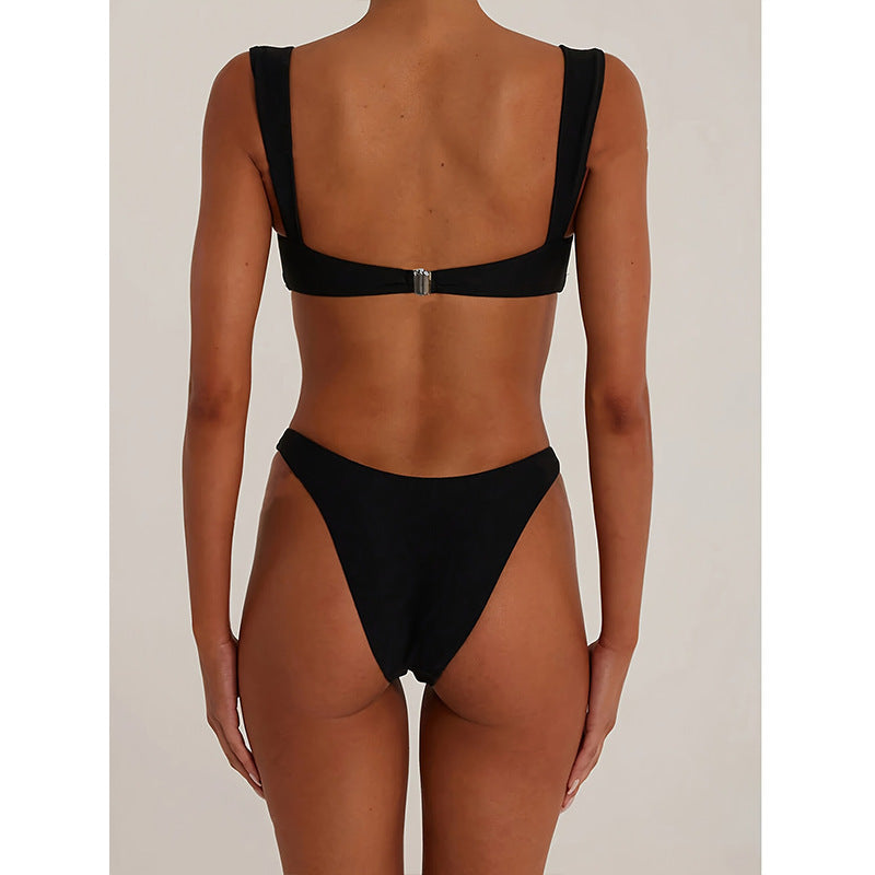 Dam Bikini-set – Strukturerad Passform – Hög Midja – Cut-Out – Metall Detalj