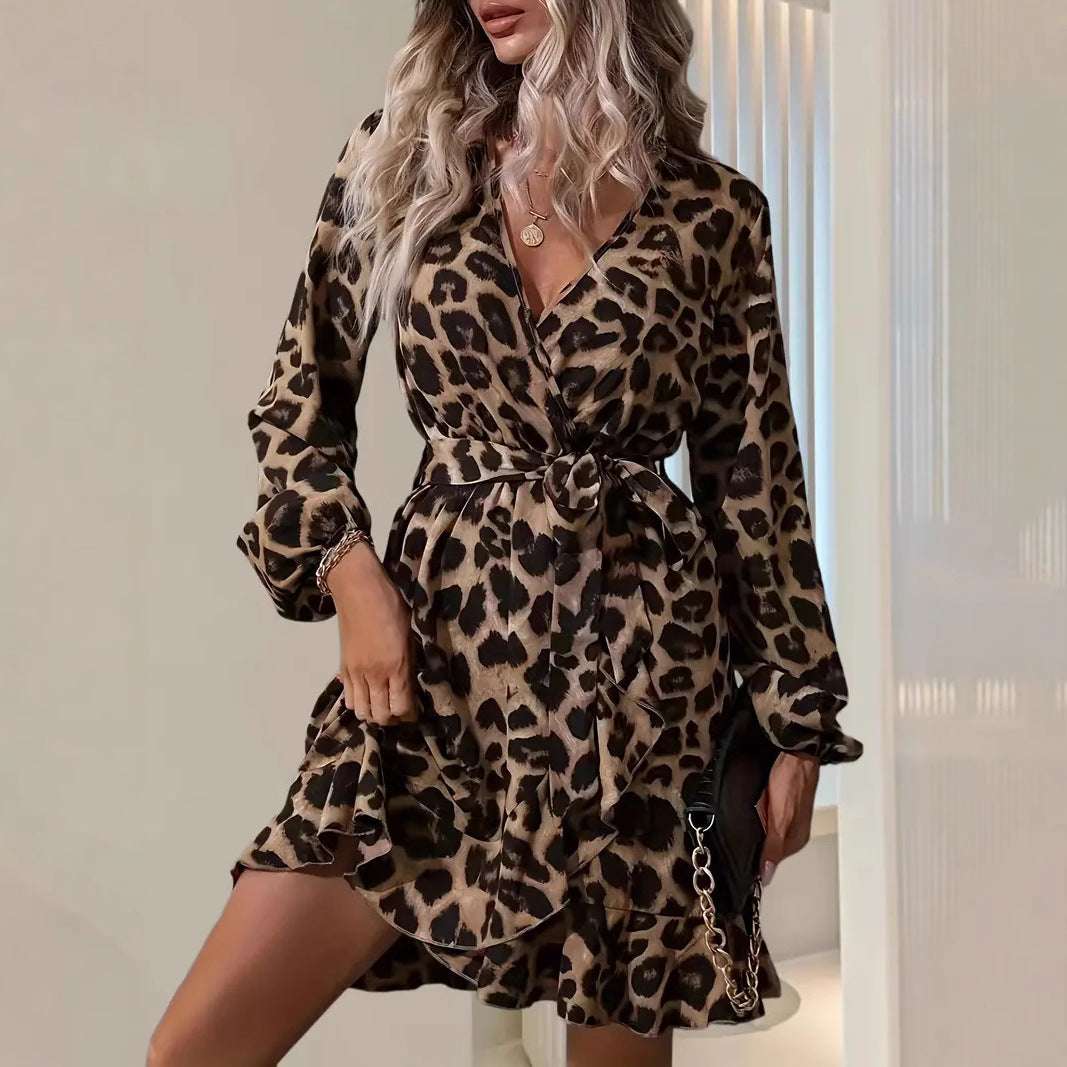 Klänning dam midi – omlottmodell – lätt chiffong – V-ringning – ballongärmar – leopardmönster
