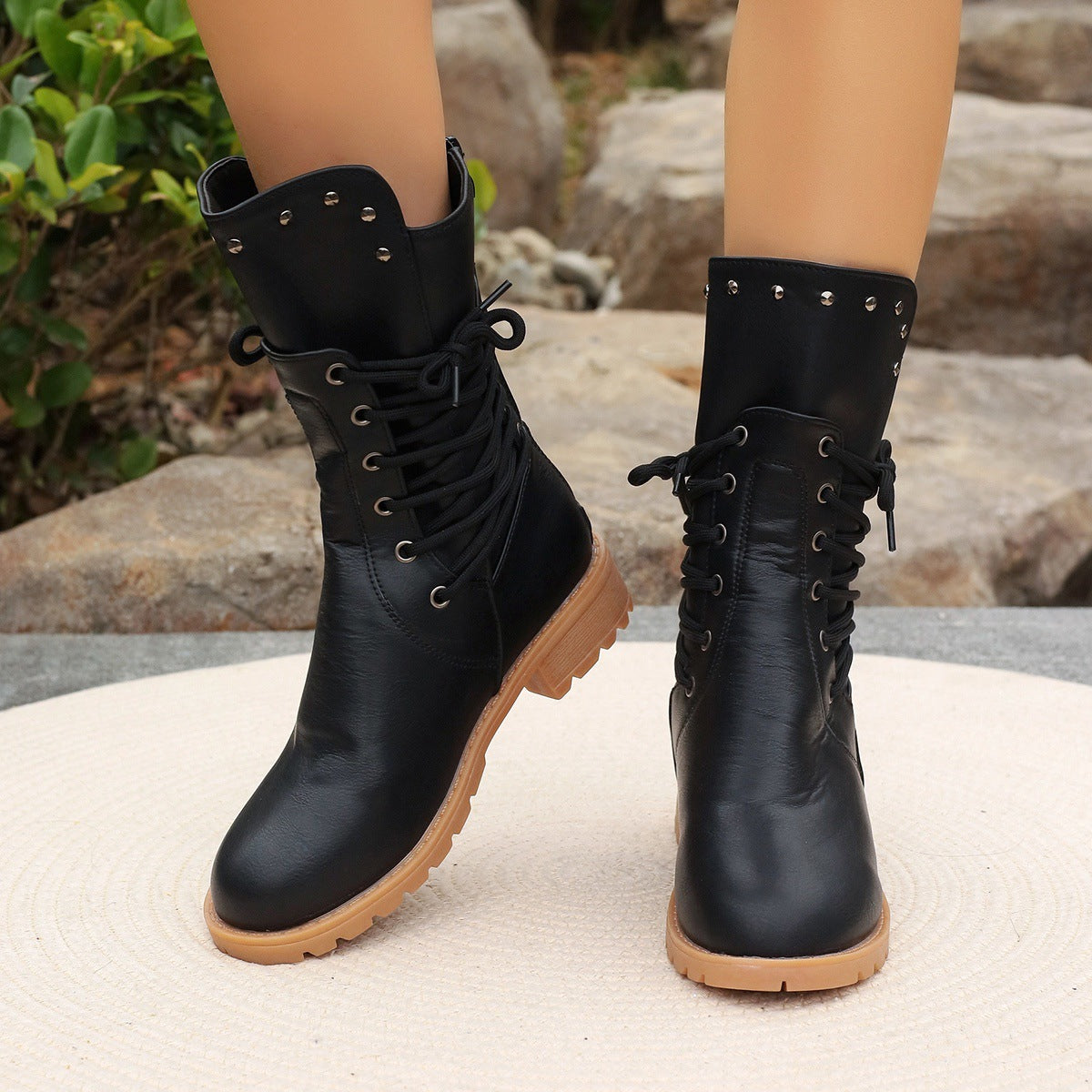 Damboots i mellanhög modell – Snörning – Chunky klack – Strukturerad passform – Greppsula