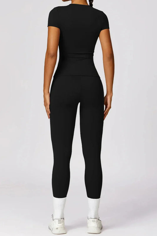 Dam Träningsset – Figurnära T-shirt och Högmidjade Leggings – Andningsbar och Elastisk
