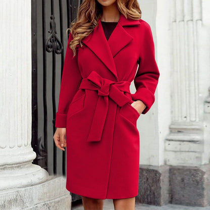 Kvinners Trenchcoat - Klassisk Snitt - Midjebelte og Sidelommer - Langermet Elegant Design
