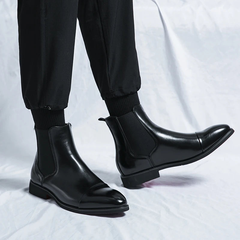 Herreboots i skinn – Ankellengde – Slank passform – Cap toe – Slip-on Chelsea style