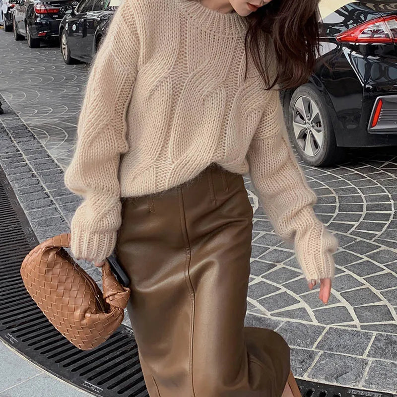 Damegenser – Ull – Oversized passform – Kabelstrikk – Lange ermer – Crewneck